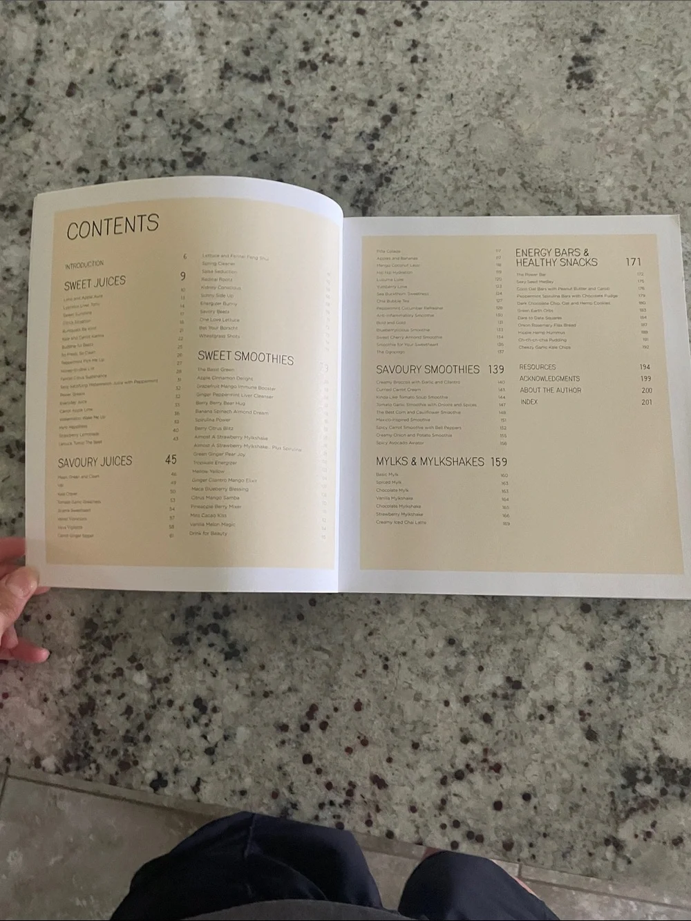 100 Best Juices, Smoothies and Healthy Snacks by Emily Von Euw